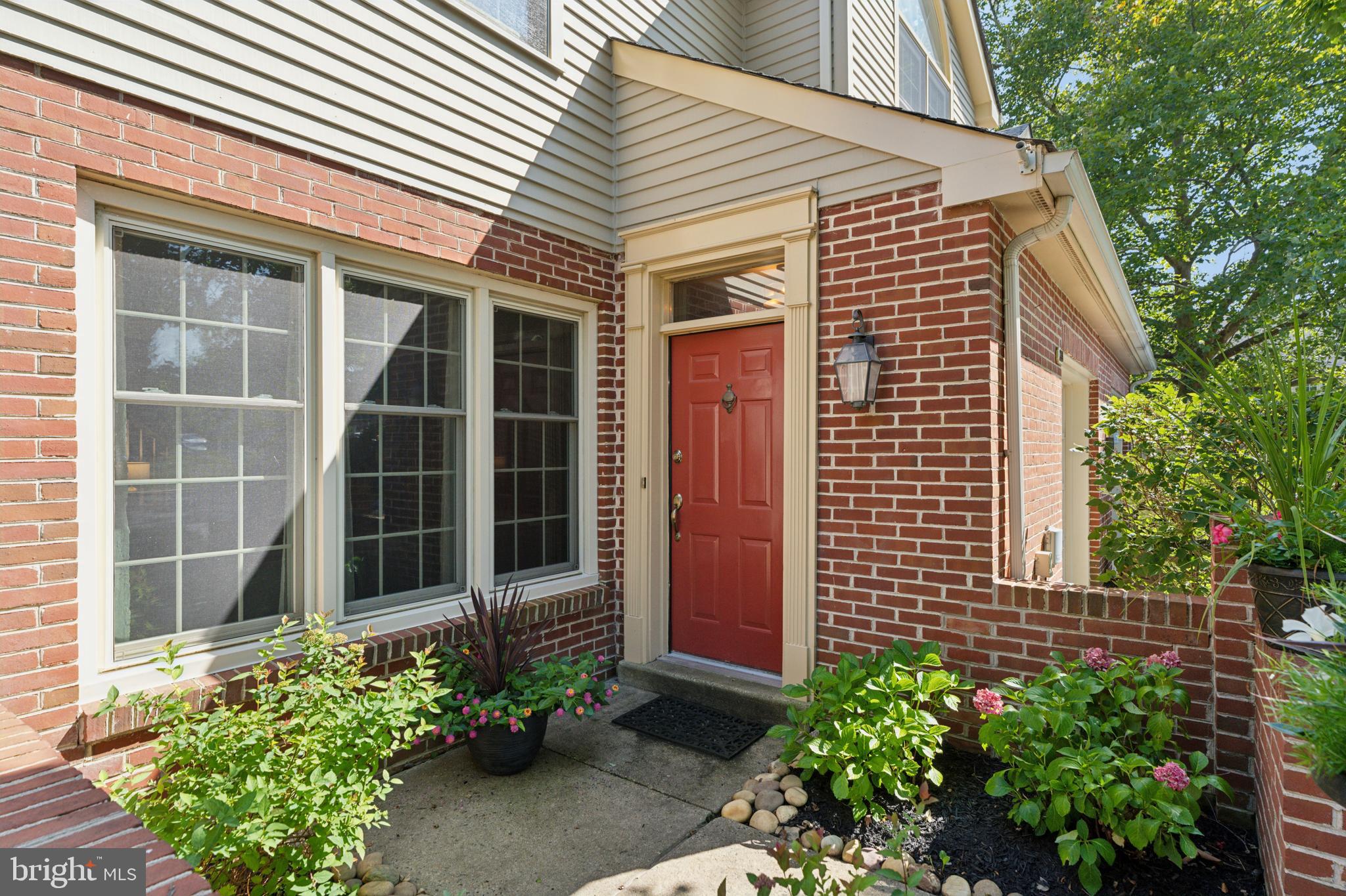 233 TOWYN COURT