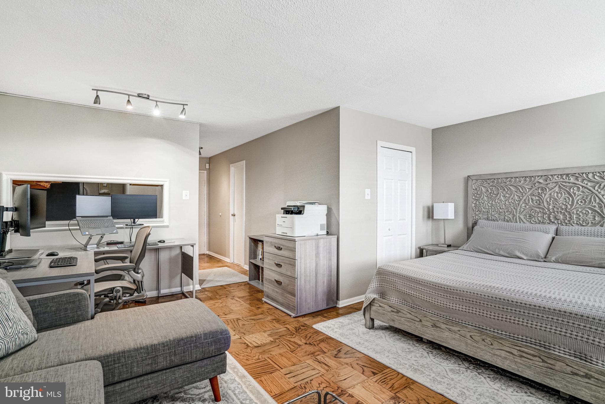 CIRCLE CONDOMINIUMS - Residential