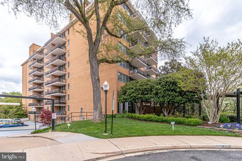 Photo of 2030 N Adams Street #1112, ARLINGTON, VA 22201 (MLS # VAAR2070762)
