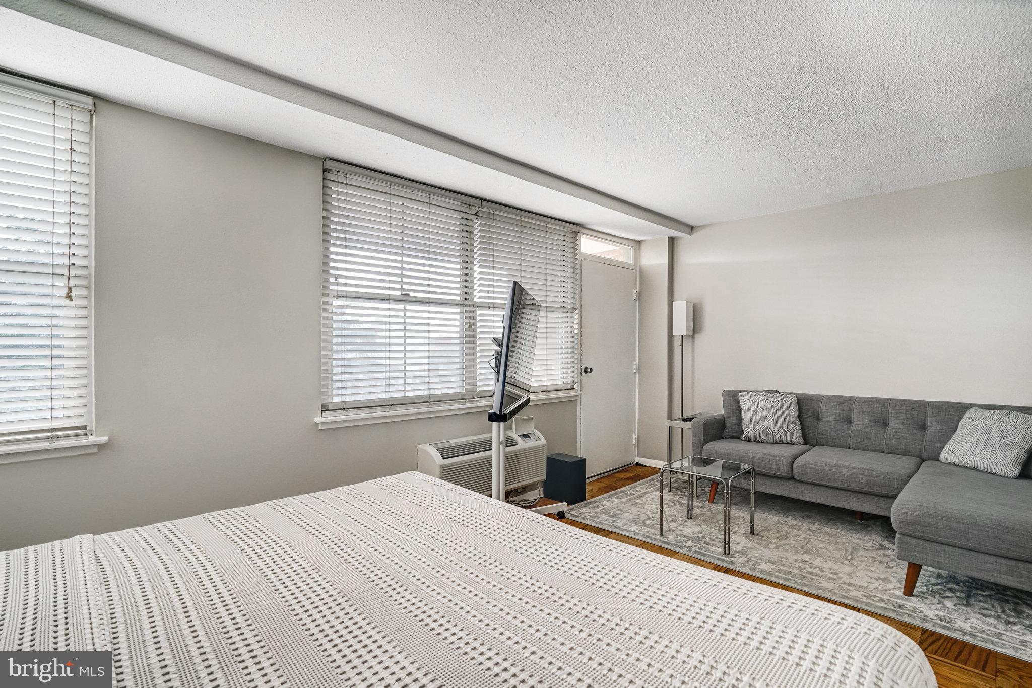 CIRCLE CONDOMINIUMS - Residential