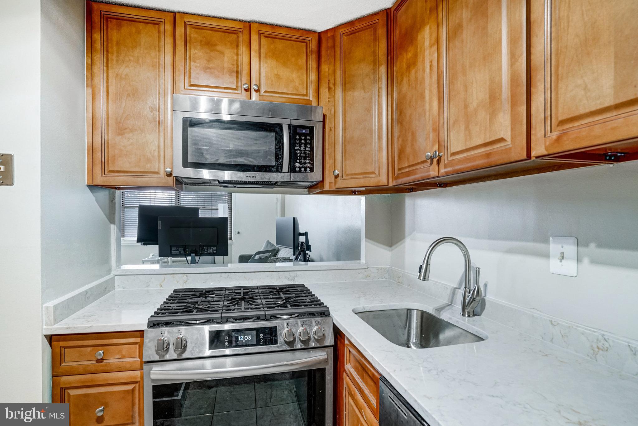 2030 N ADAMS STREET 1112