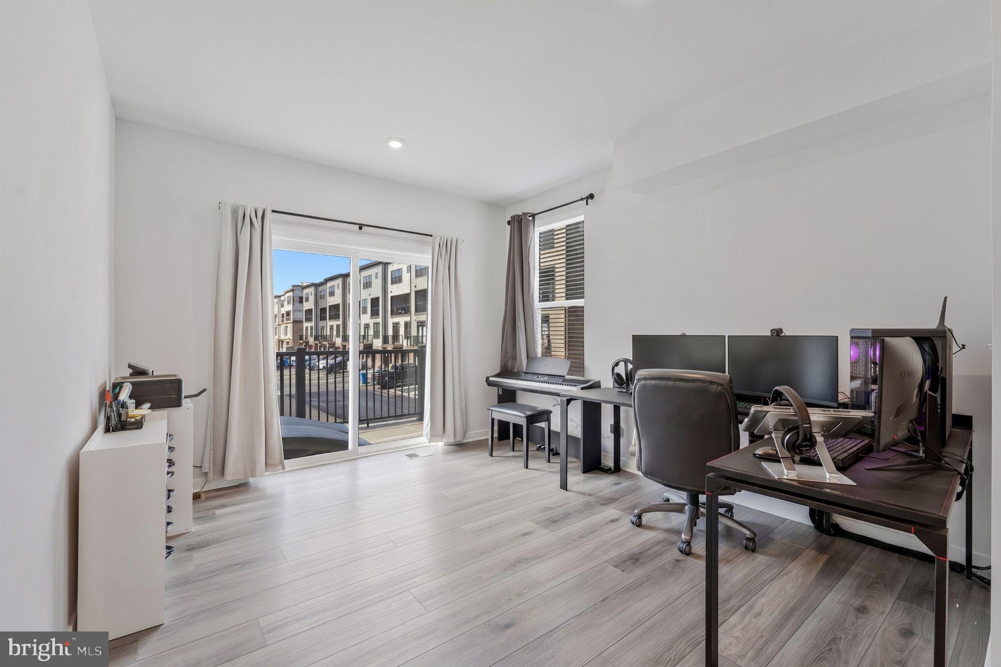 ASHBURN STATION - Residential