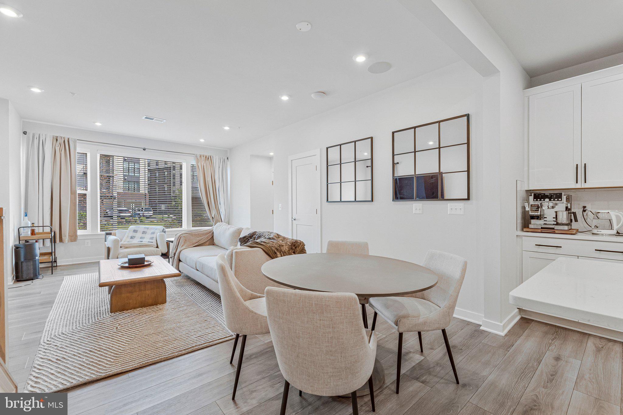 43728 TRANSIT SQUARE