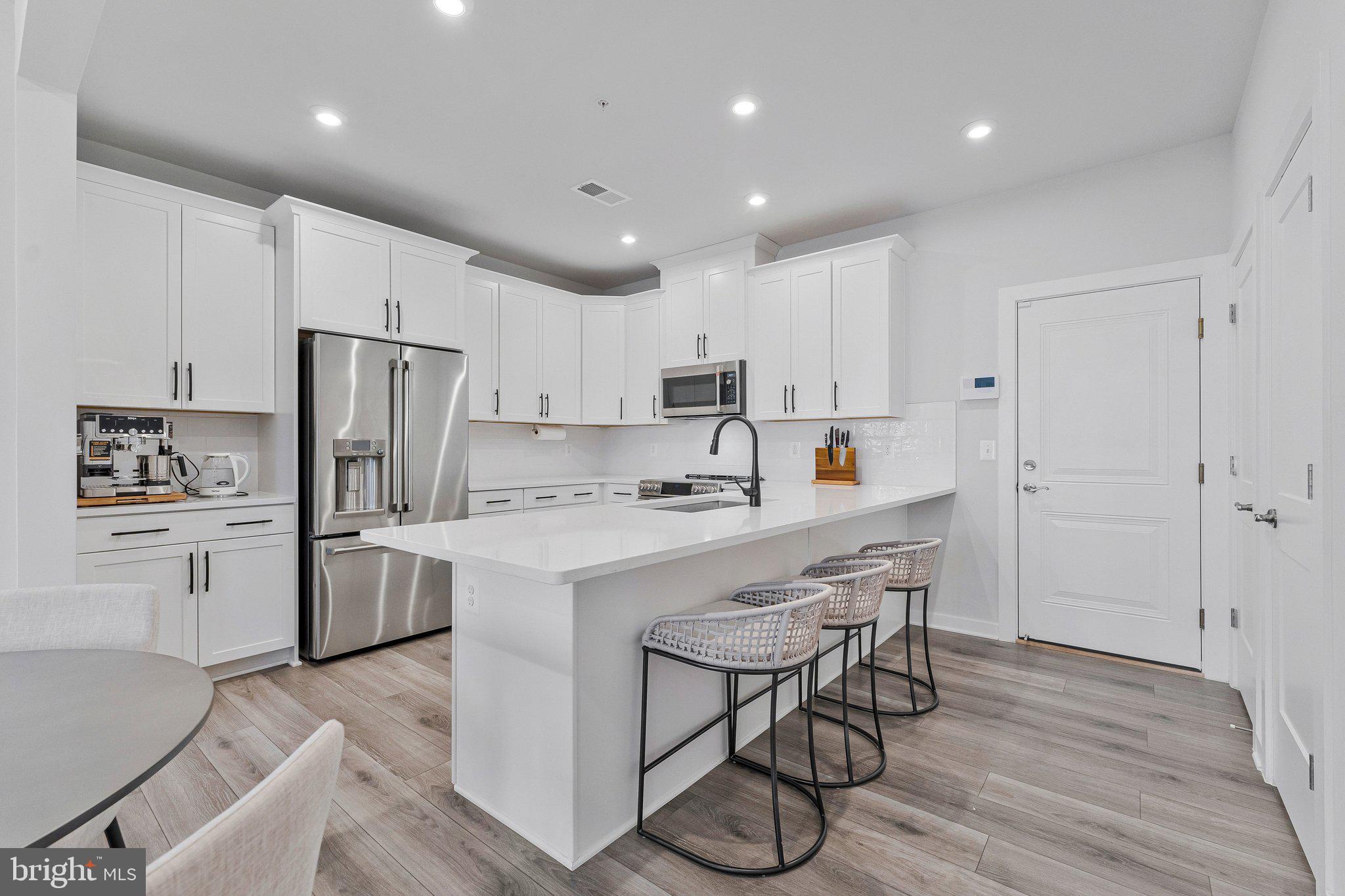 43728 TRANSIT SQUARE