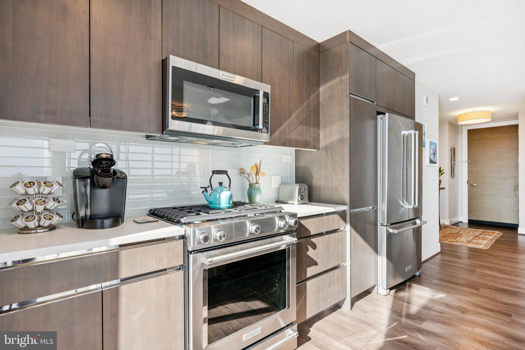 PIKE AND ROSE - Residential