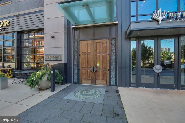 PIKE AND ROSE - Residential