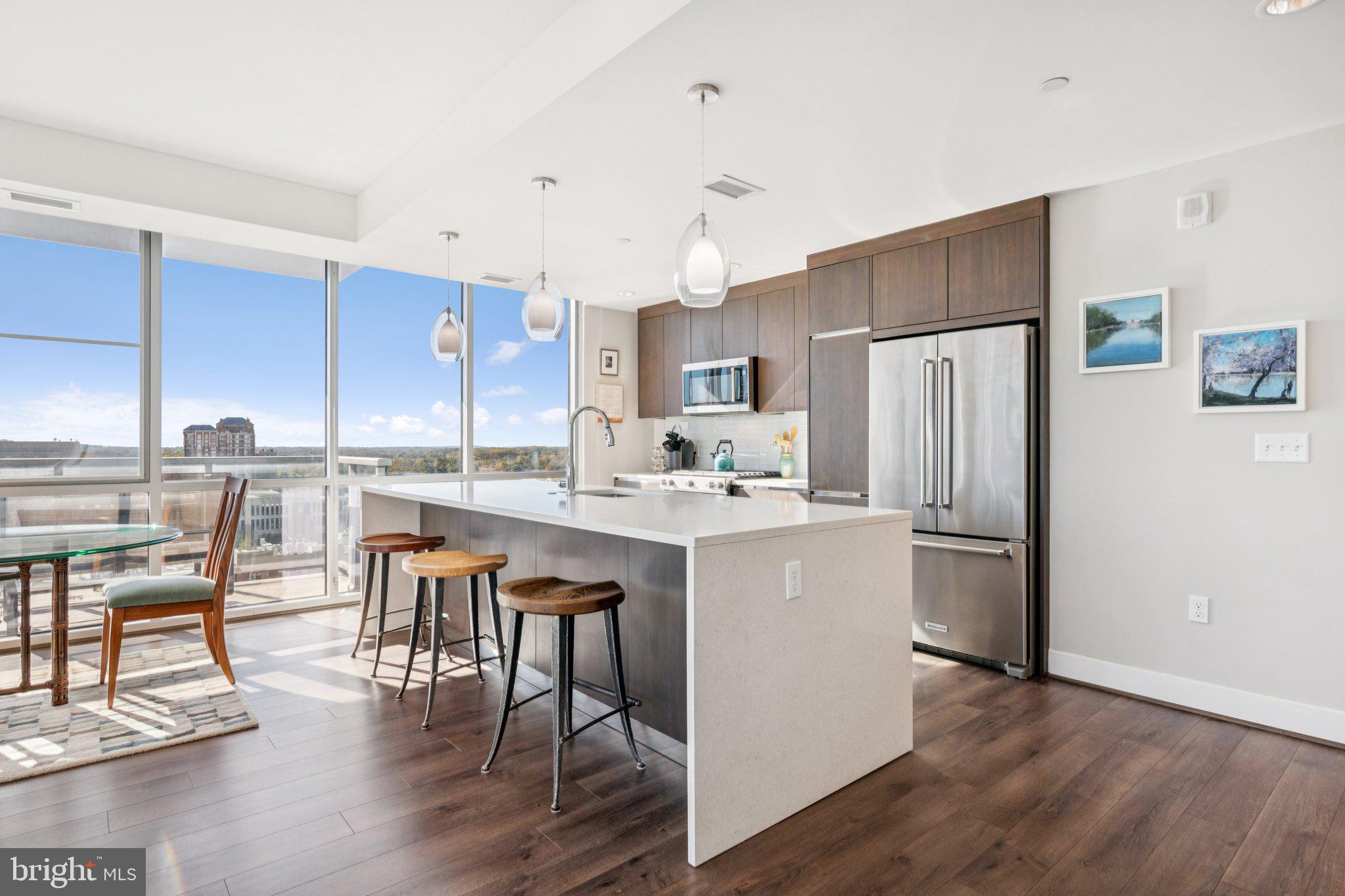 PIKE AND ROSE - Residential