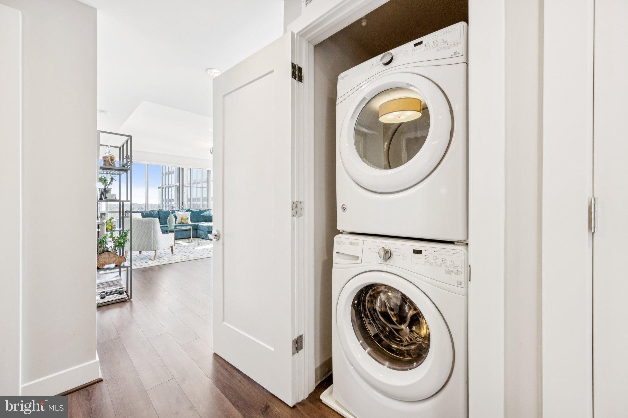 PIKE AND ROSE - Residential