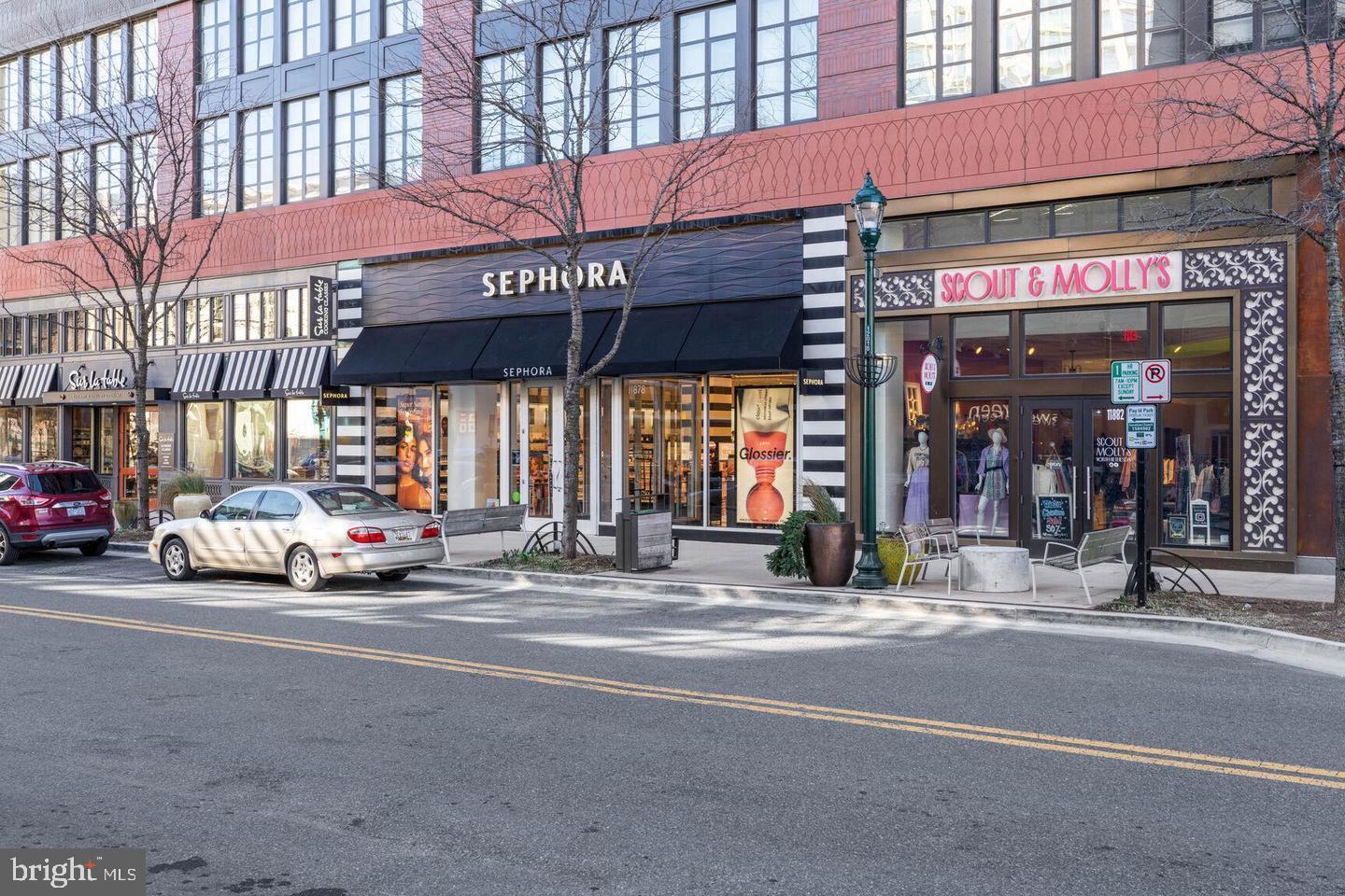 PIKE AND ROSE - Residential