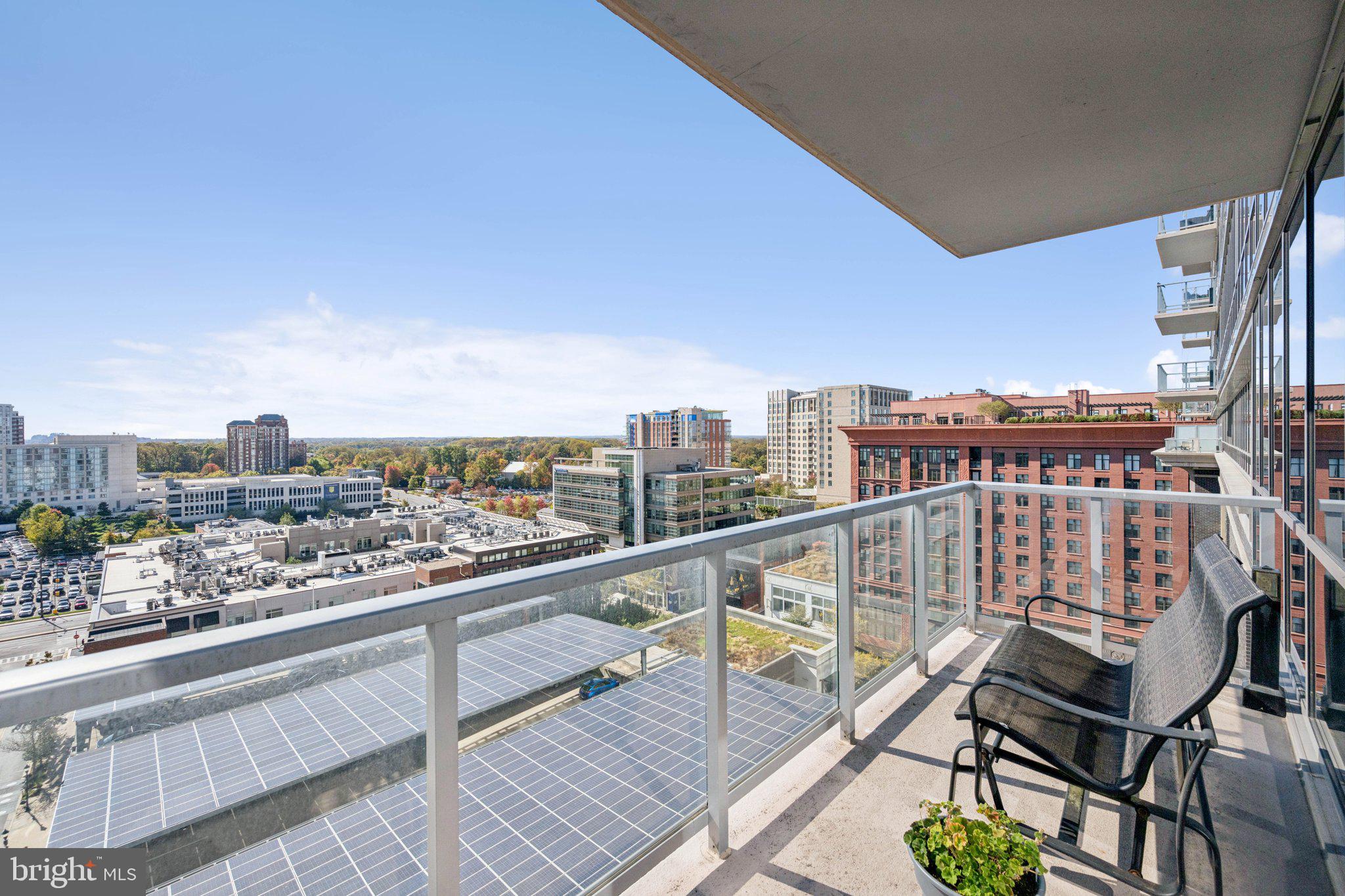 PIKE AND ROSE - Residential