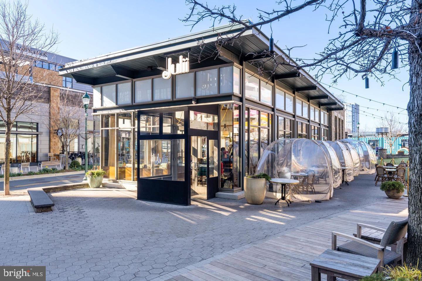 PIKE AND ROSE - Residential