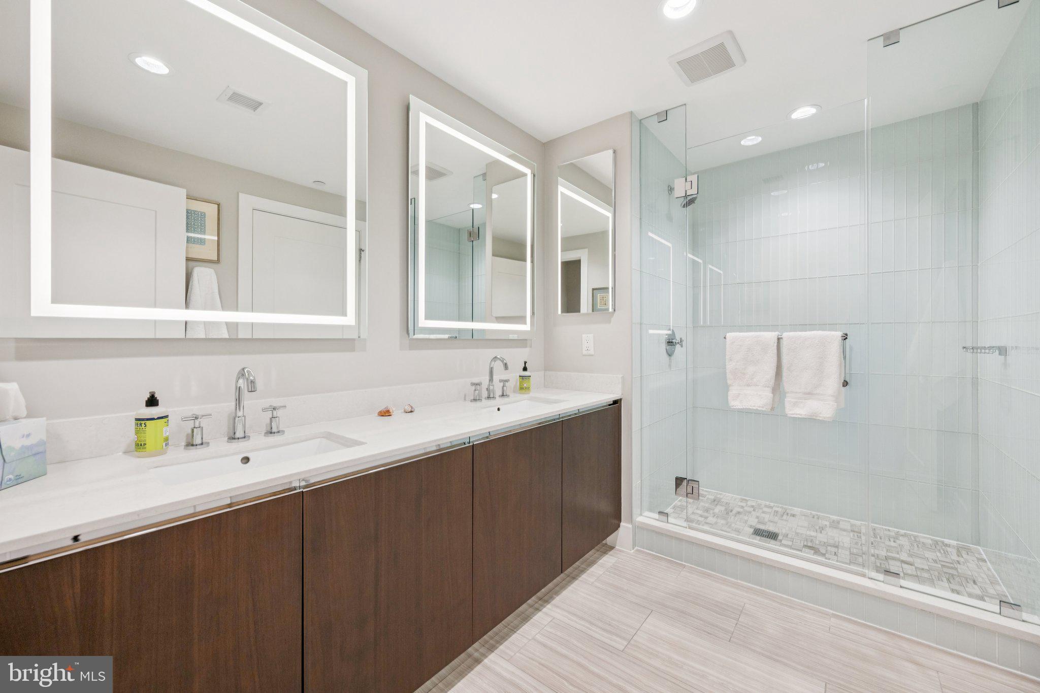 PIKE AND ROSE - Residential