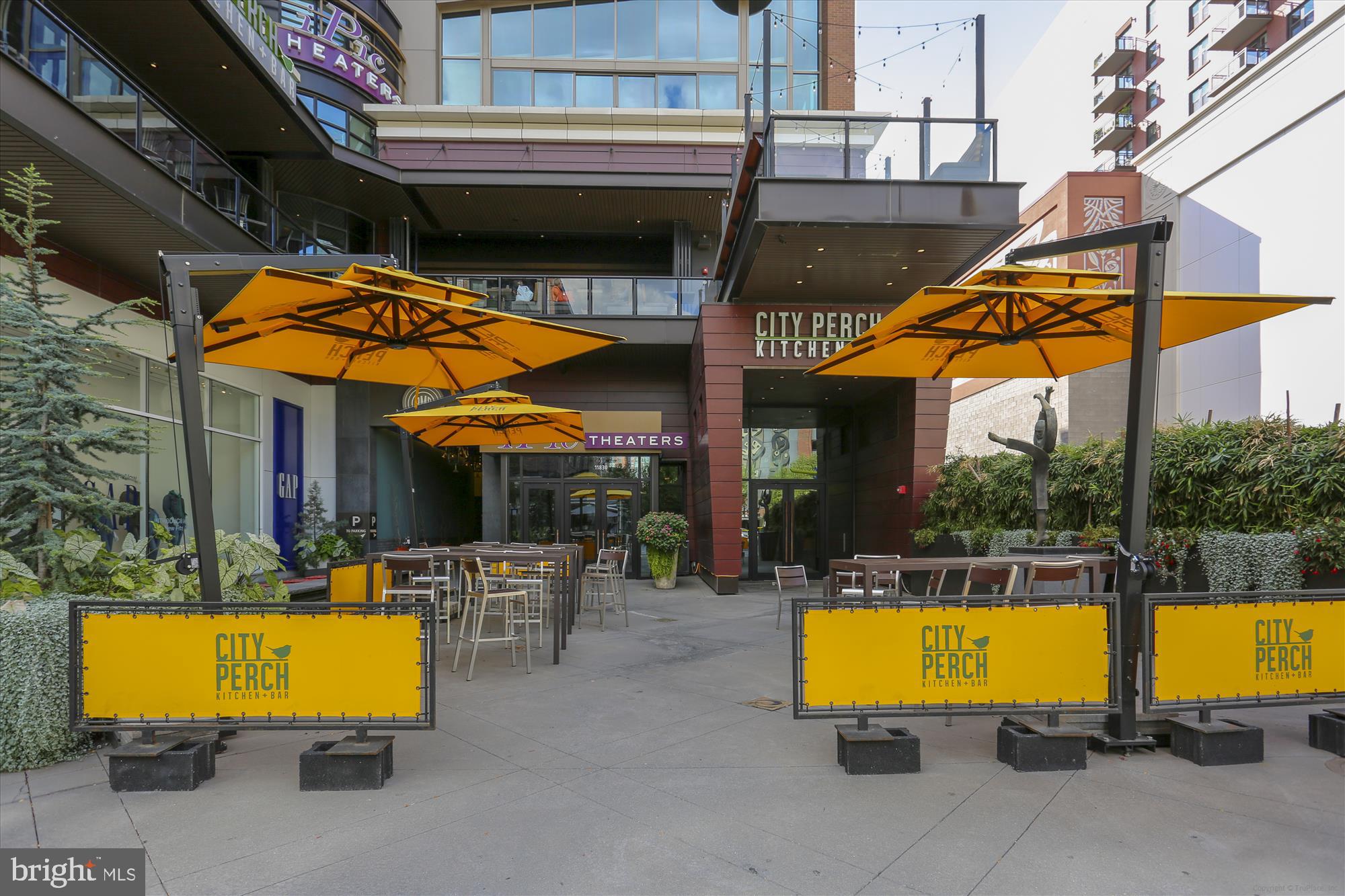 PIKE AND ROSE - Residential