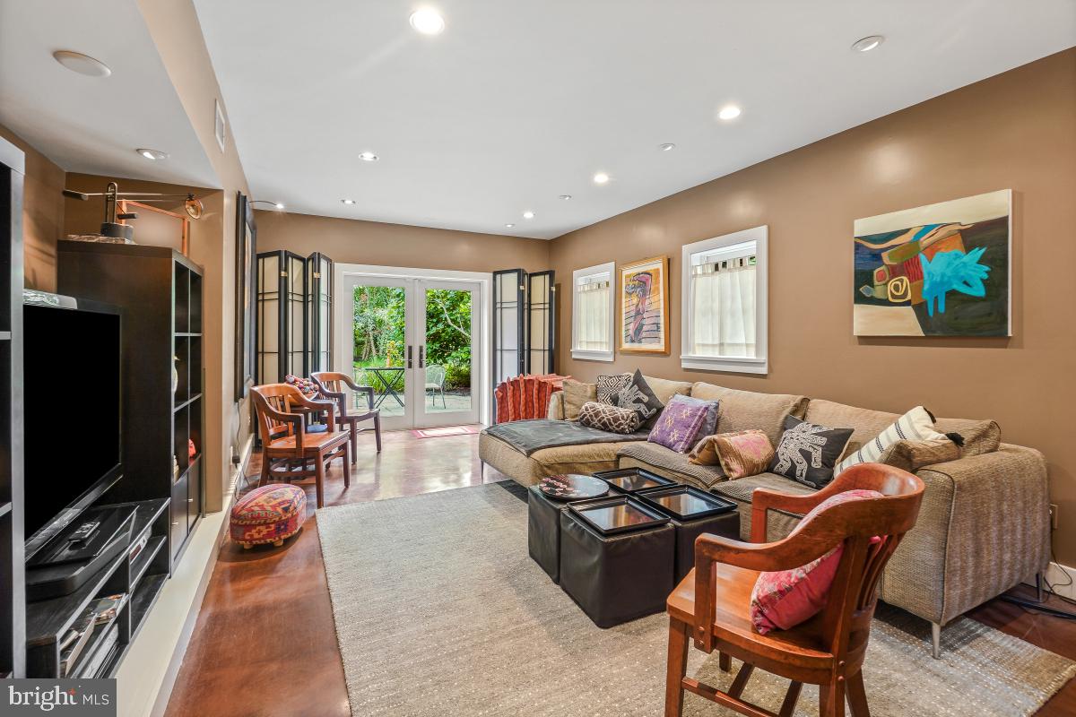 SILVER SPRING - Residential