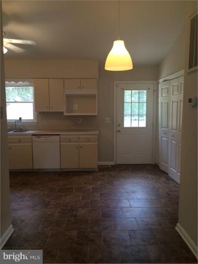 LAKE WILDERNESS - Residential Lease