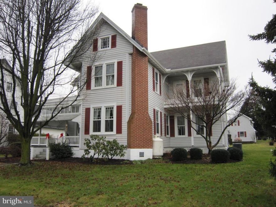''Move in condition'' dwelling. Hardwood floors, gas fireplace, eat-in kitchen w/ appliances, foyer. 1st floor office, family rm & laundry. 2 car garage w/ separate 1 bedrm apartment (current rent $900 w/ kit w/ range, bedrm, 1 1/2 bath). Low maintenance exterior-insulated/tilt windows & covered soffit fascia.
