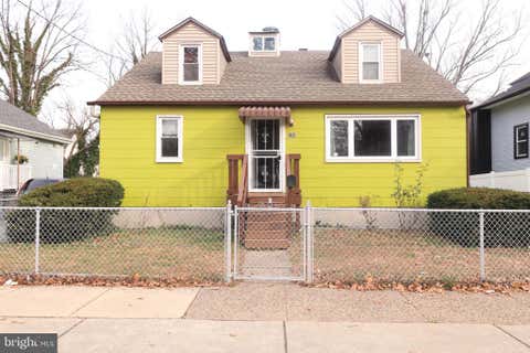 Homes For Sale - 130 Parker Avenue<br/> Camden County, OAKLYN, NJ 08107