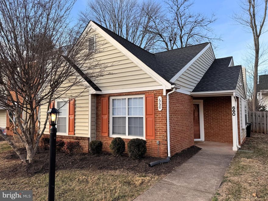 Don't miss this Southridge end unit townhouse opportunity!  One level - Brick front - Three Bedrooms and two baths - Freshly painted and new carpet!  Open floor plan - Fireplace in the Family Room.  Huge Primary Bedroom w/ vaulted ceiling.  Sliding glass door opens to the back yard space.  Two convenient designated parking spaces right in front of the unit.  Community pool too!