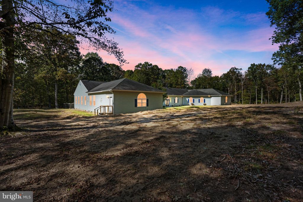 Photo of 141 Yorketown Rd, WOODSTOWN, NJ 08098 (MLS # NJSA2018170)