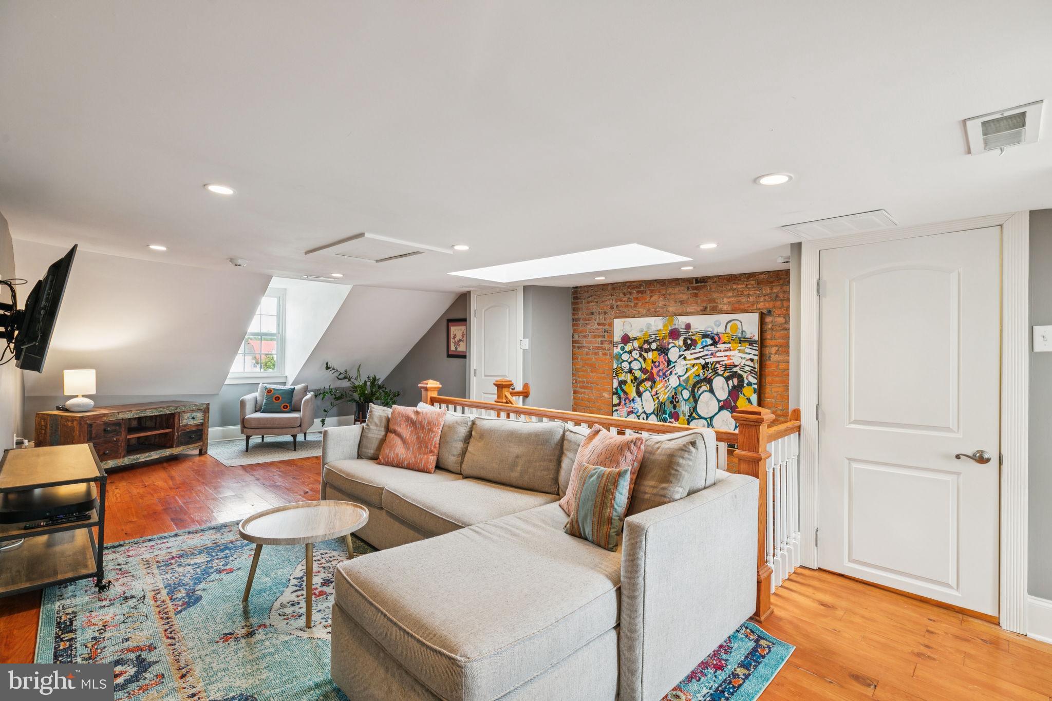 SOCIETY HILL - Residential