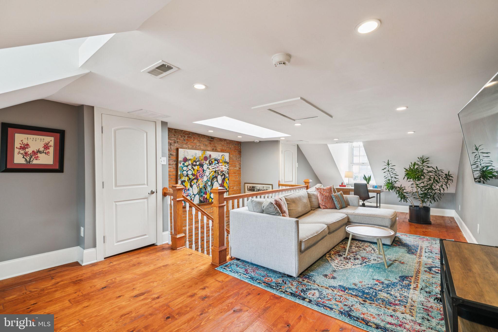 SOCIETY HILL - Residential