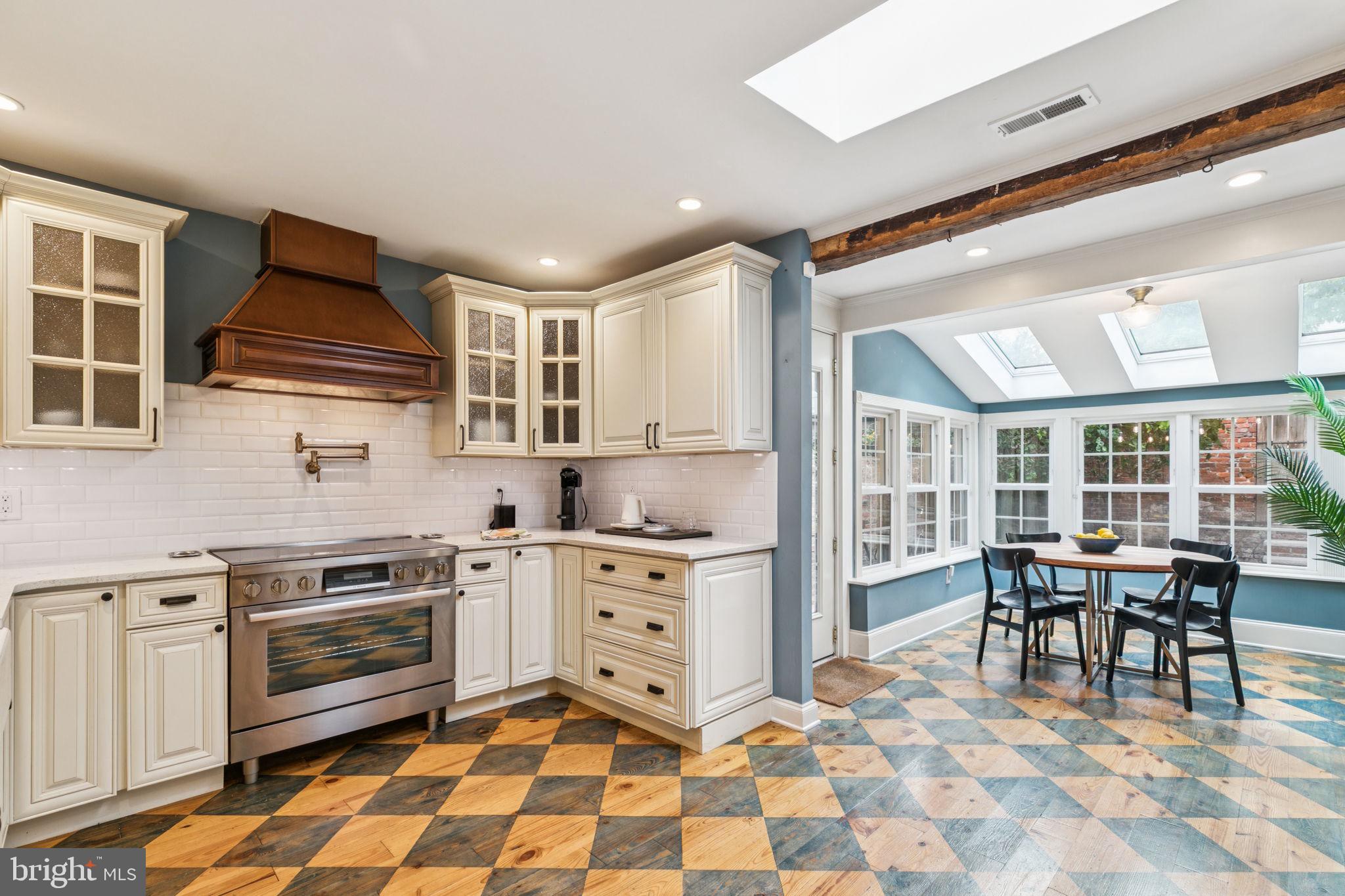 SOCIETY HILL - Residential