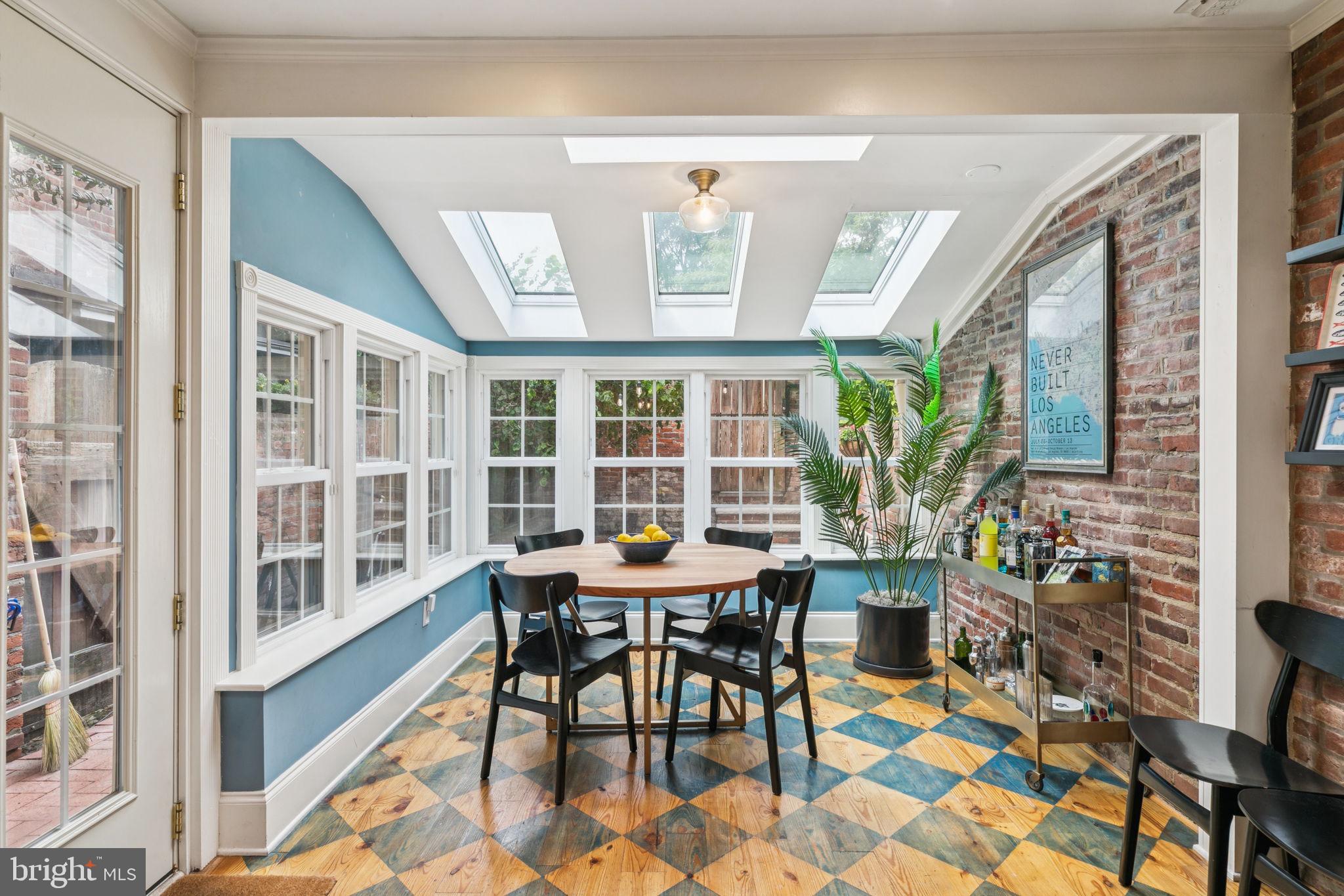 SOCIETY HILL - Residential