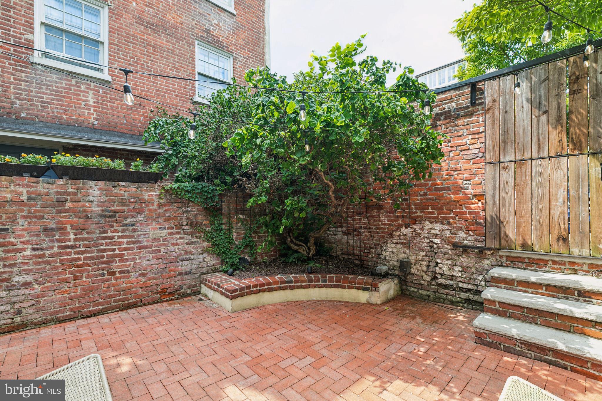 SOCIETY HILL - Residential