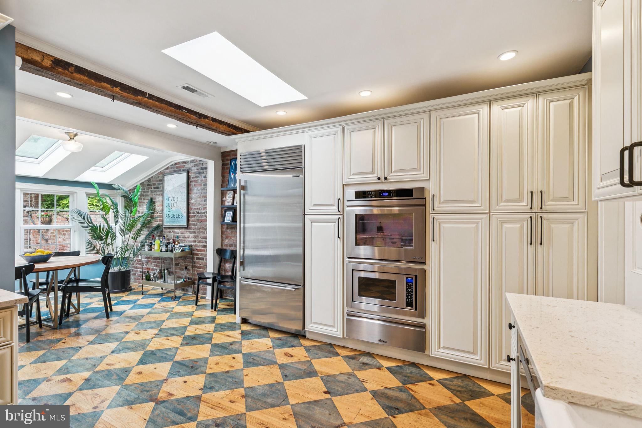 SOCIETY HILL - Residential