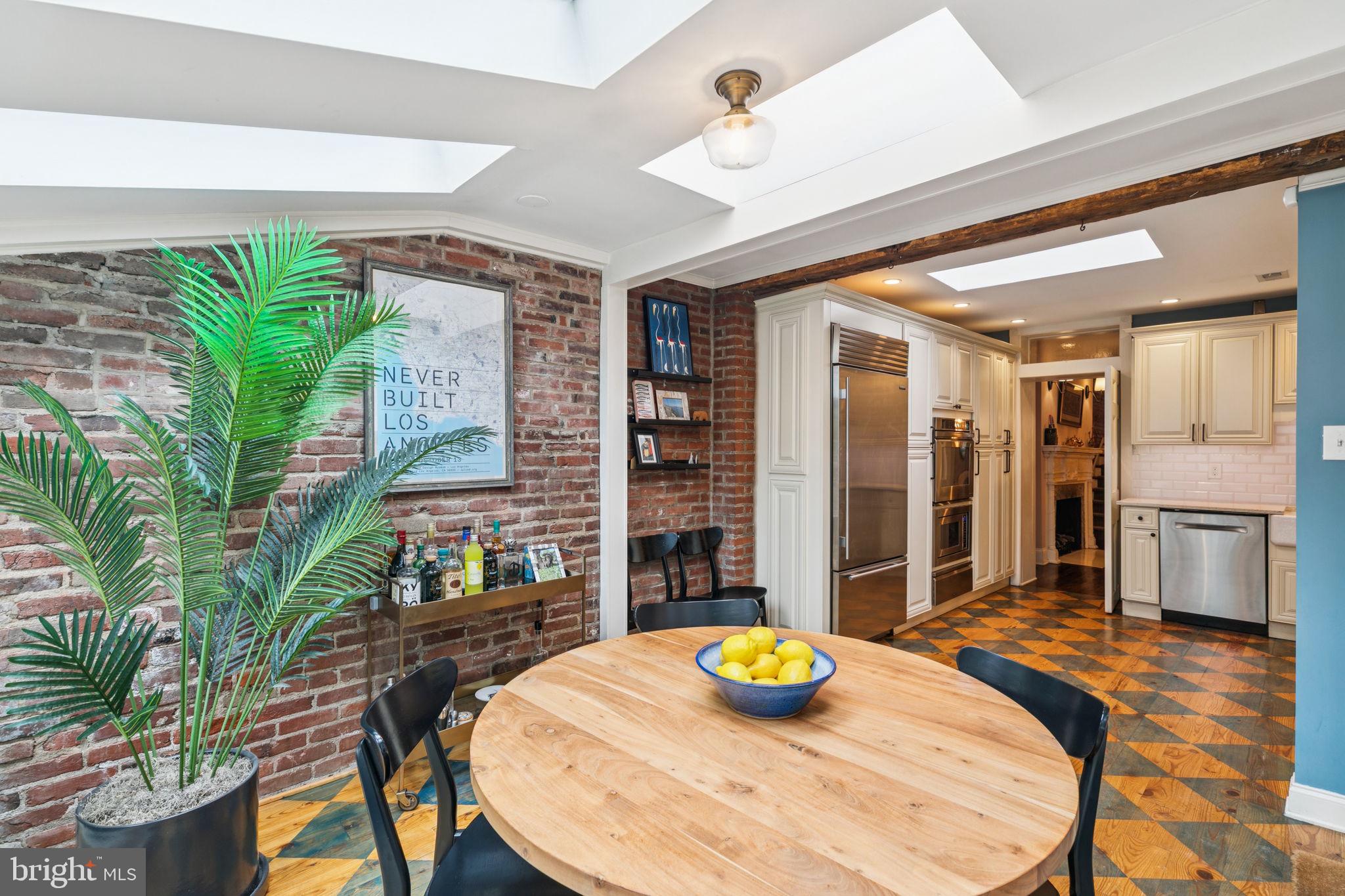 SOCIETY HILL - Residential