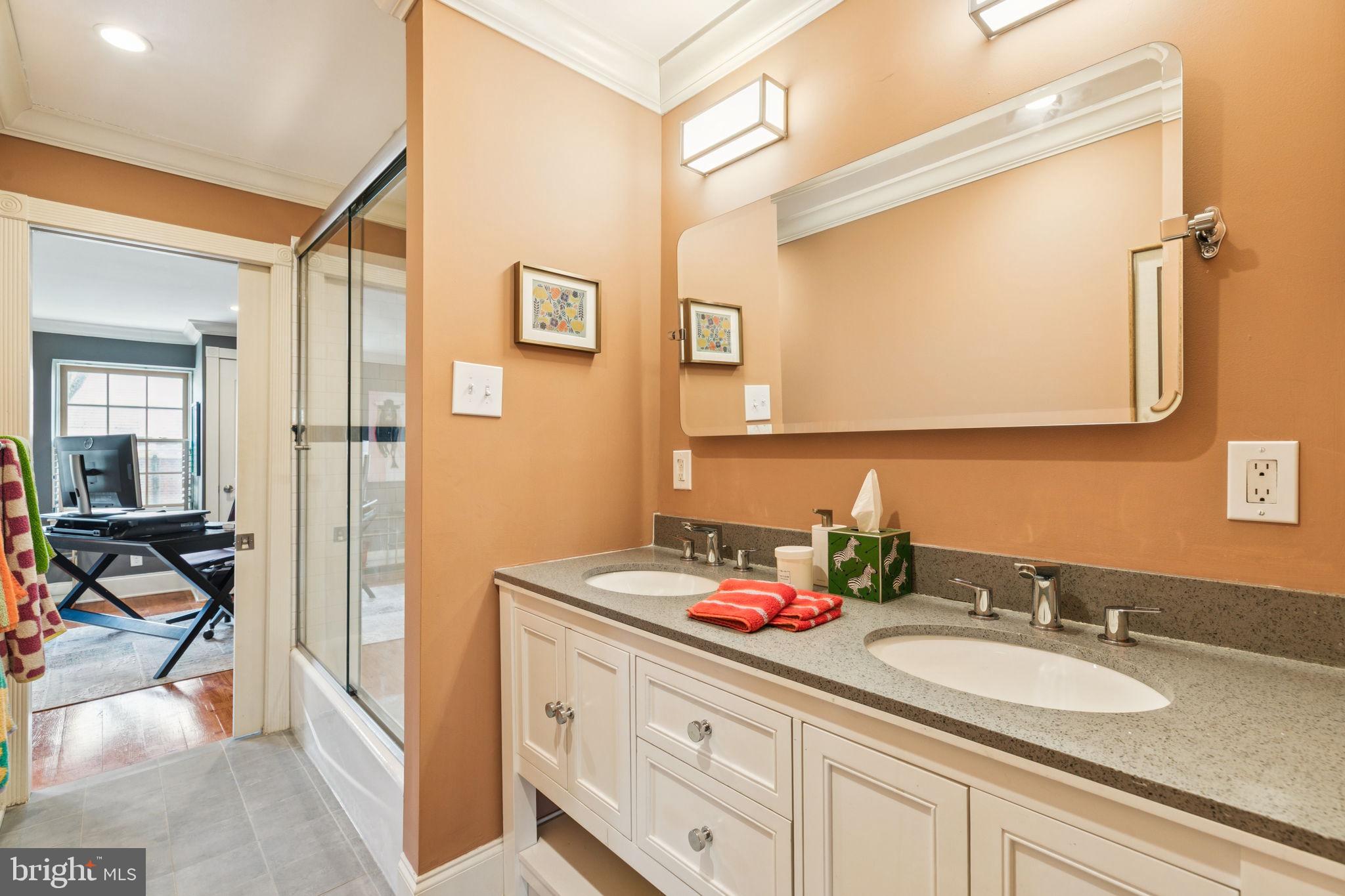 SOCIETY HILL - Residential