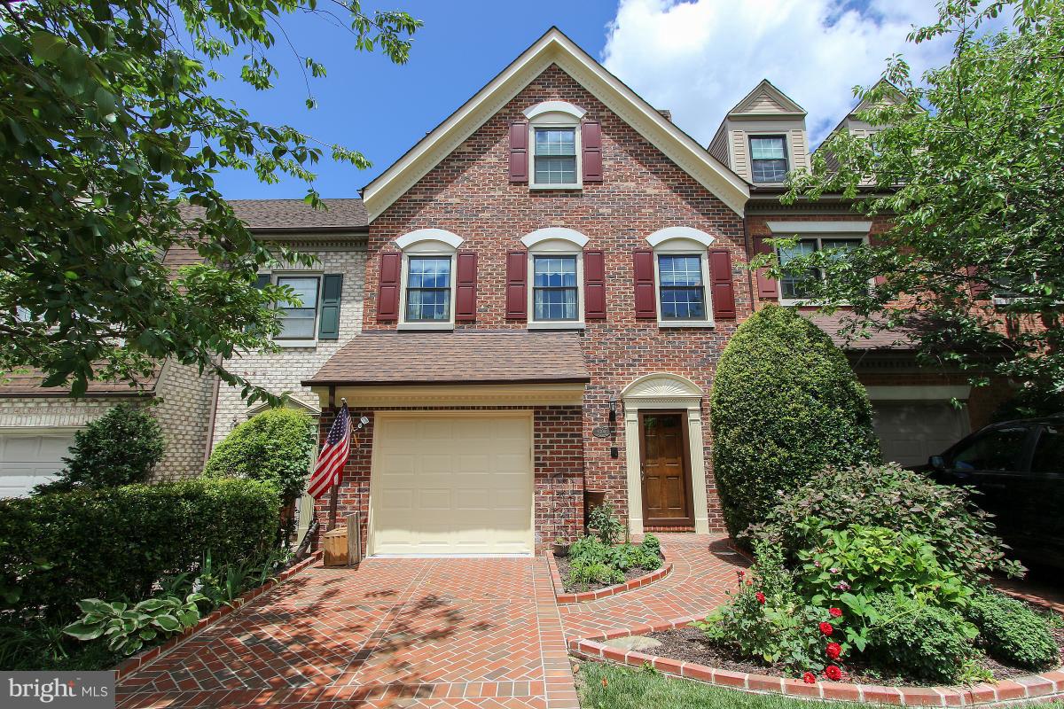 LANDMARK MEWS - Residential