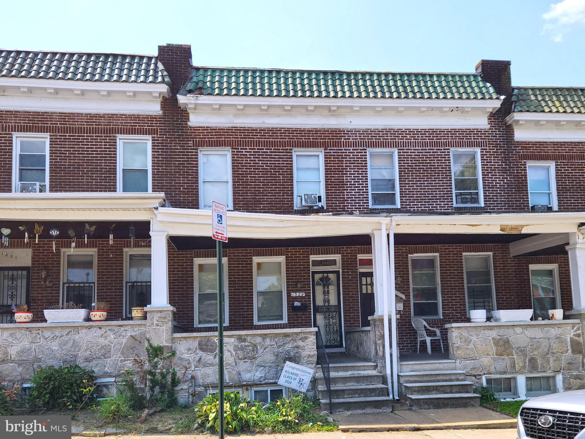 POST AUCTION: MAKE AN OFFER! 2 Story Townhouse located in the Better Waverly area. JUST MINUTES to Clifton Park Golf Course, MedStar Union Memorial Hospital, and Johns Hopkins University. Easy access to major traffic artery N Charles St. Property is rented. @ $1,350/month.