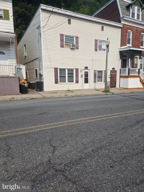 Townhouse For Rent - 615 N Centre Street<br/> POTTSVILLE, PA 17901