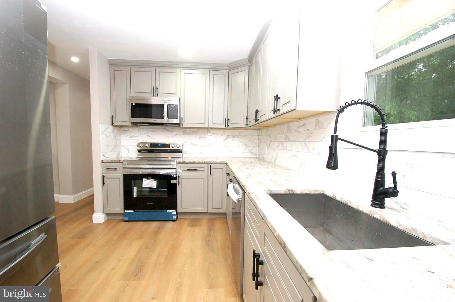 MANHATTAN BEACH - Residential