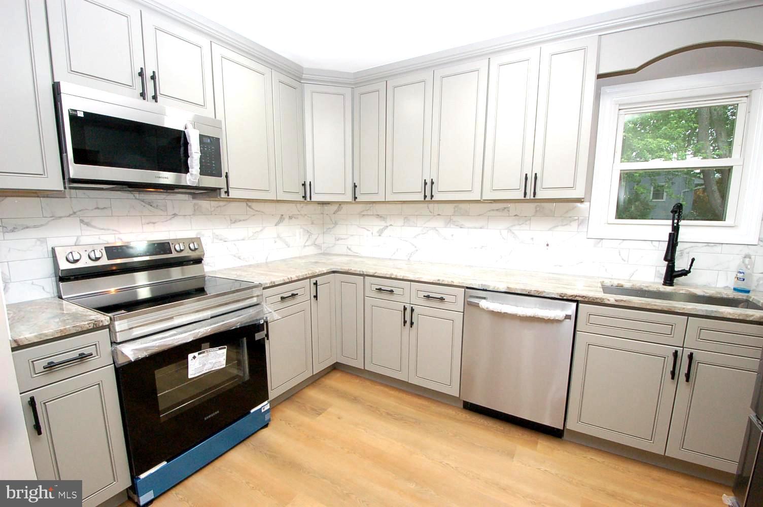 MANHATTAN BEACH - Residential