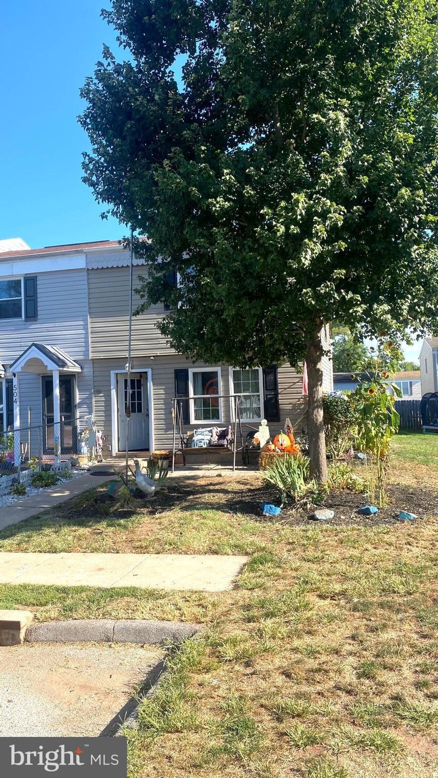 COMING SOON - In need of some minor TLC an personal touches. Priced to sell and below neighborhood comps. Excellent opportunity to own a end-unit townhome with a spacious yard, fenced in back yard with a shed.