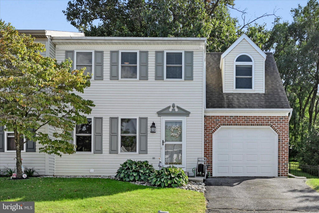 Photo of 35 Park Ridge Drive, ELIZABETHTOWN, PA 17022 (MLS # PALA2095502)