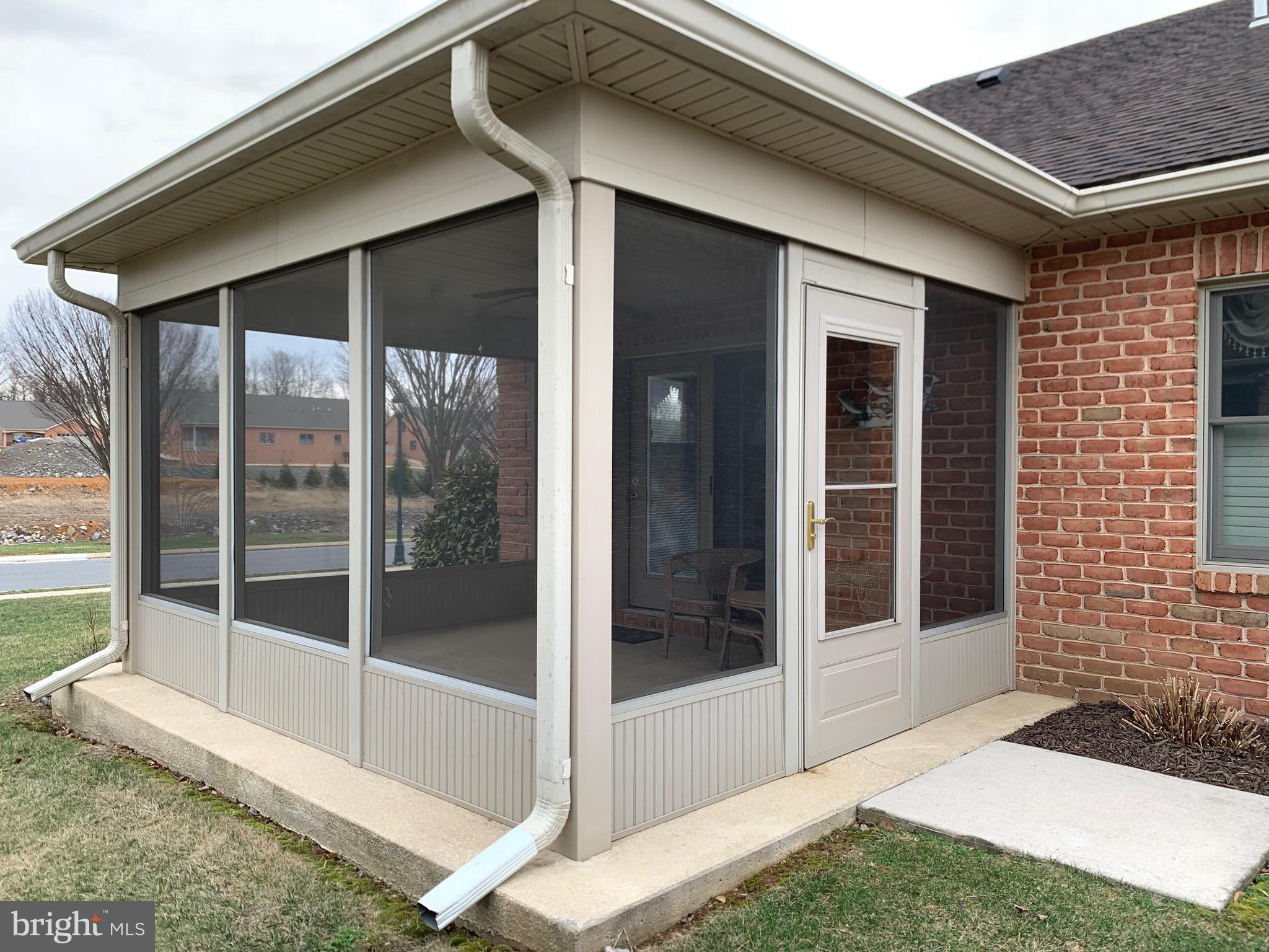 EMERALD POINTE - Residential