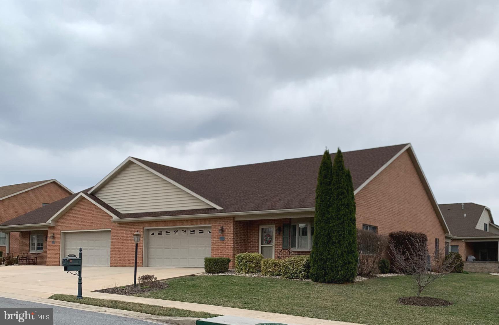 EMERALD POINTE - Residential