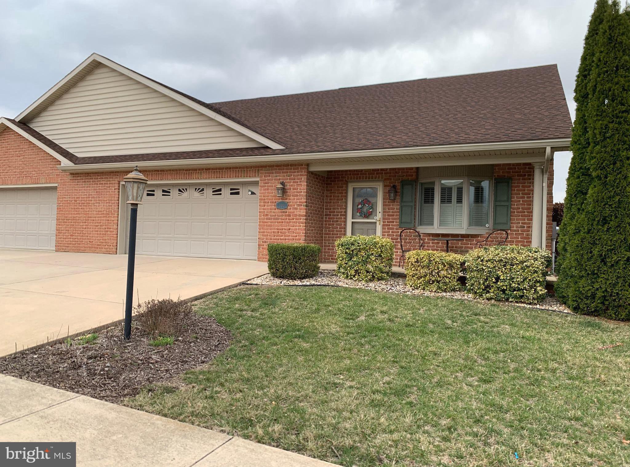 EMERALD POINTE - Residential