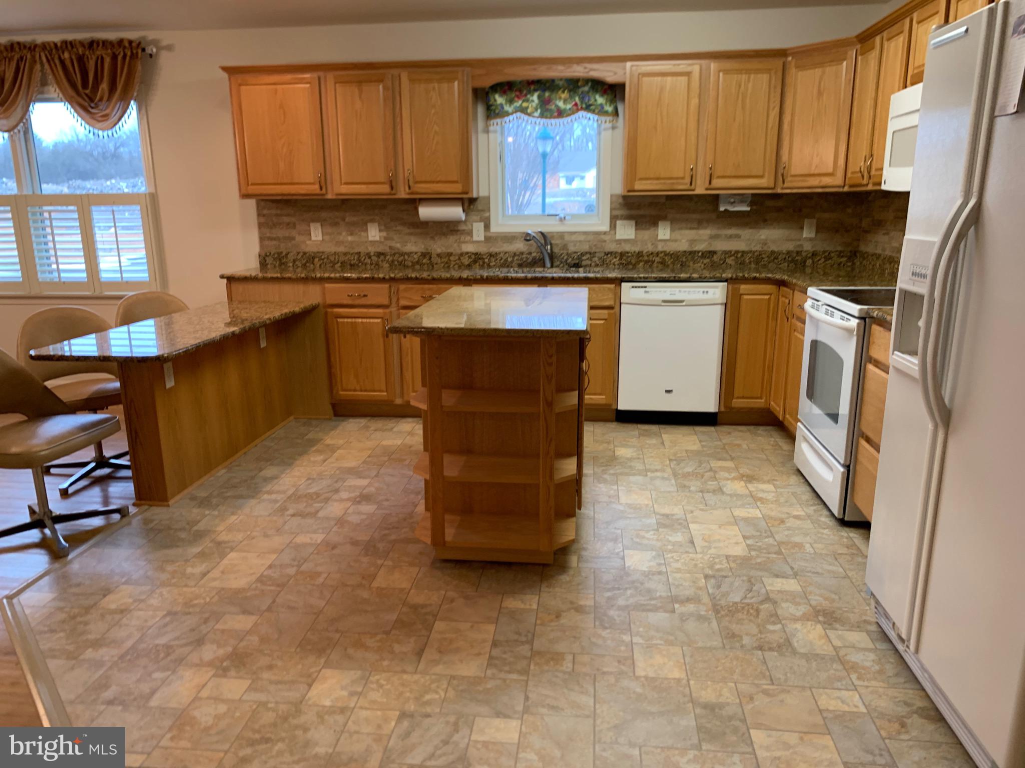 EMERALD POINTE - Residential