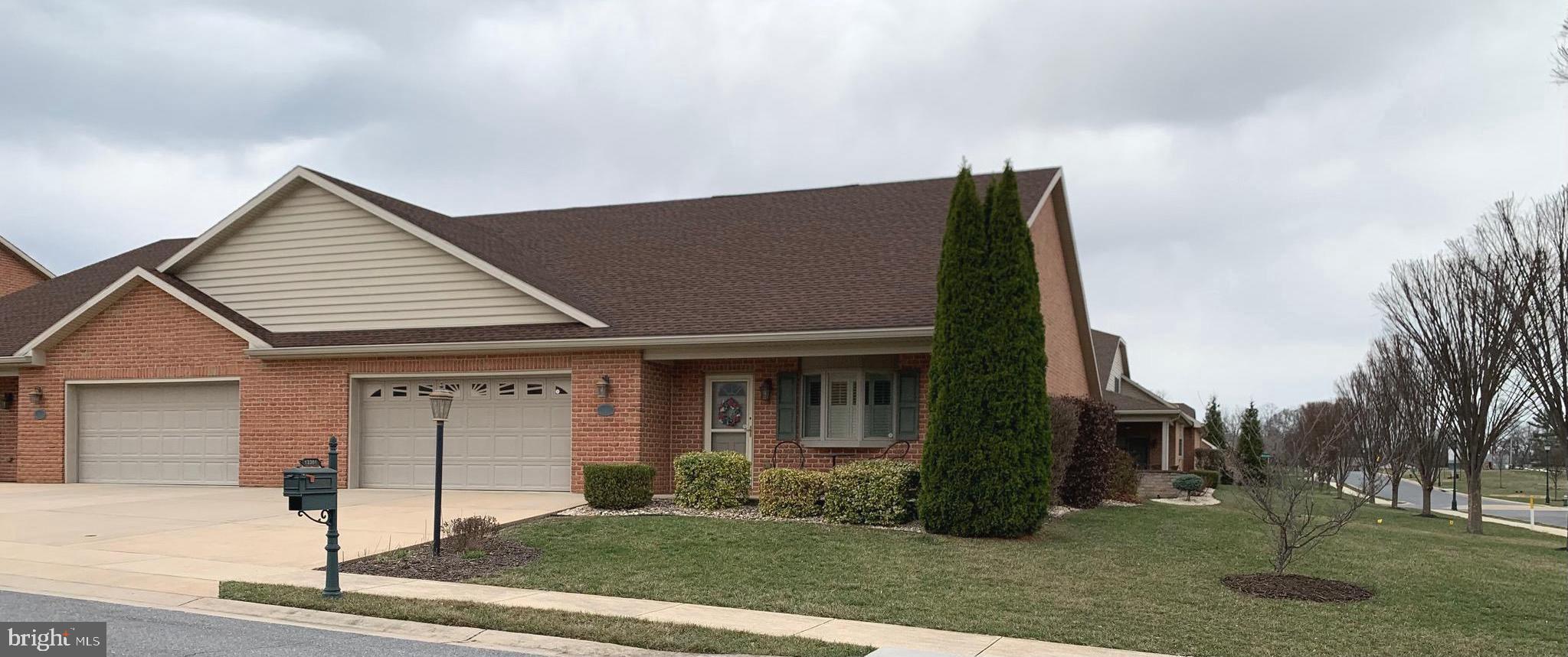 EMERALD POINTE - Residential