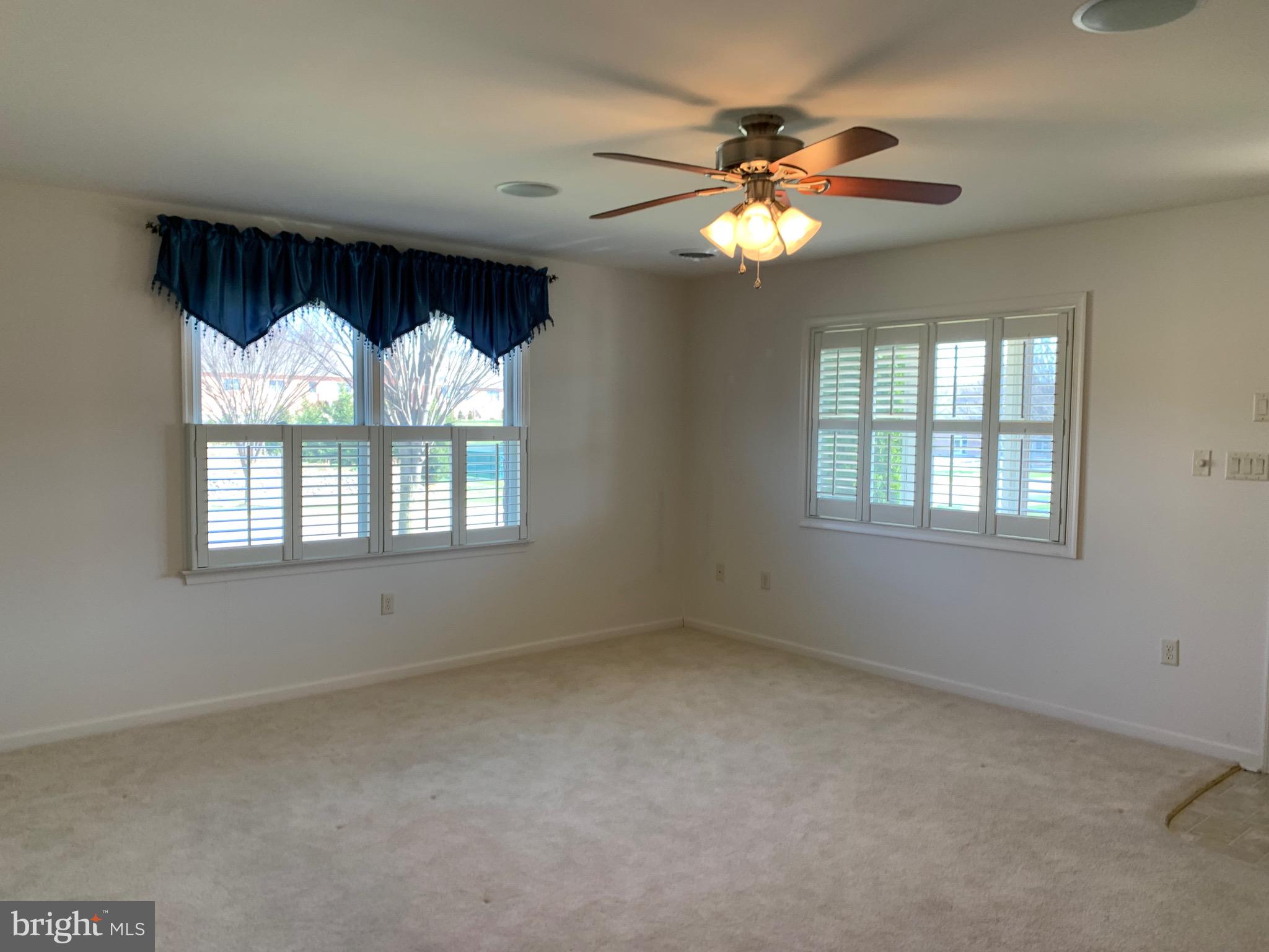 EMERALD POINTE - Residential