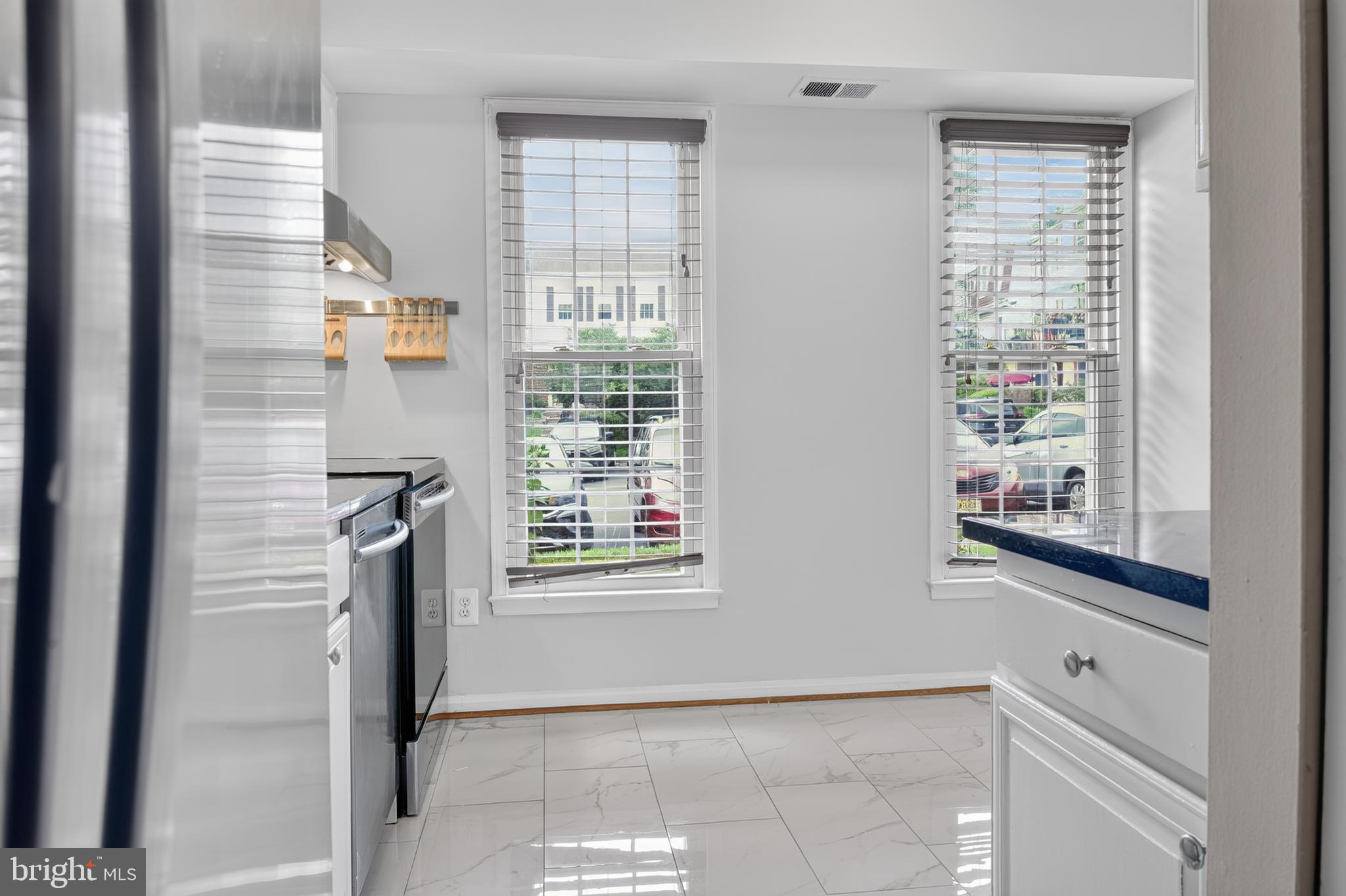 6484 FENESTRA COURT