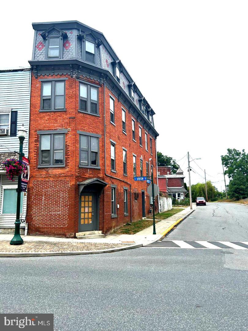 6 WILSON STREET