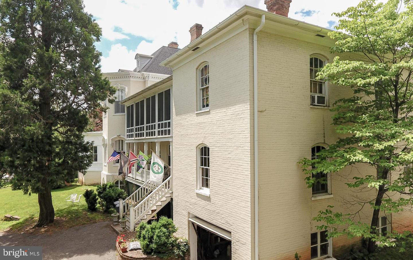 HISTORIC DOWNTOWN WINCHESTER - Residential