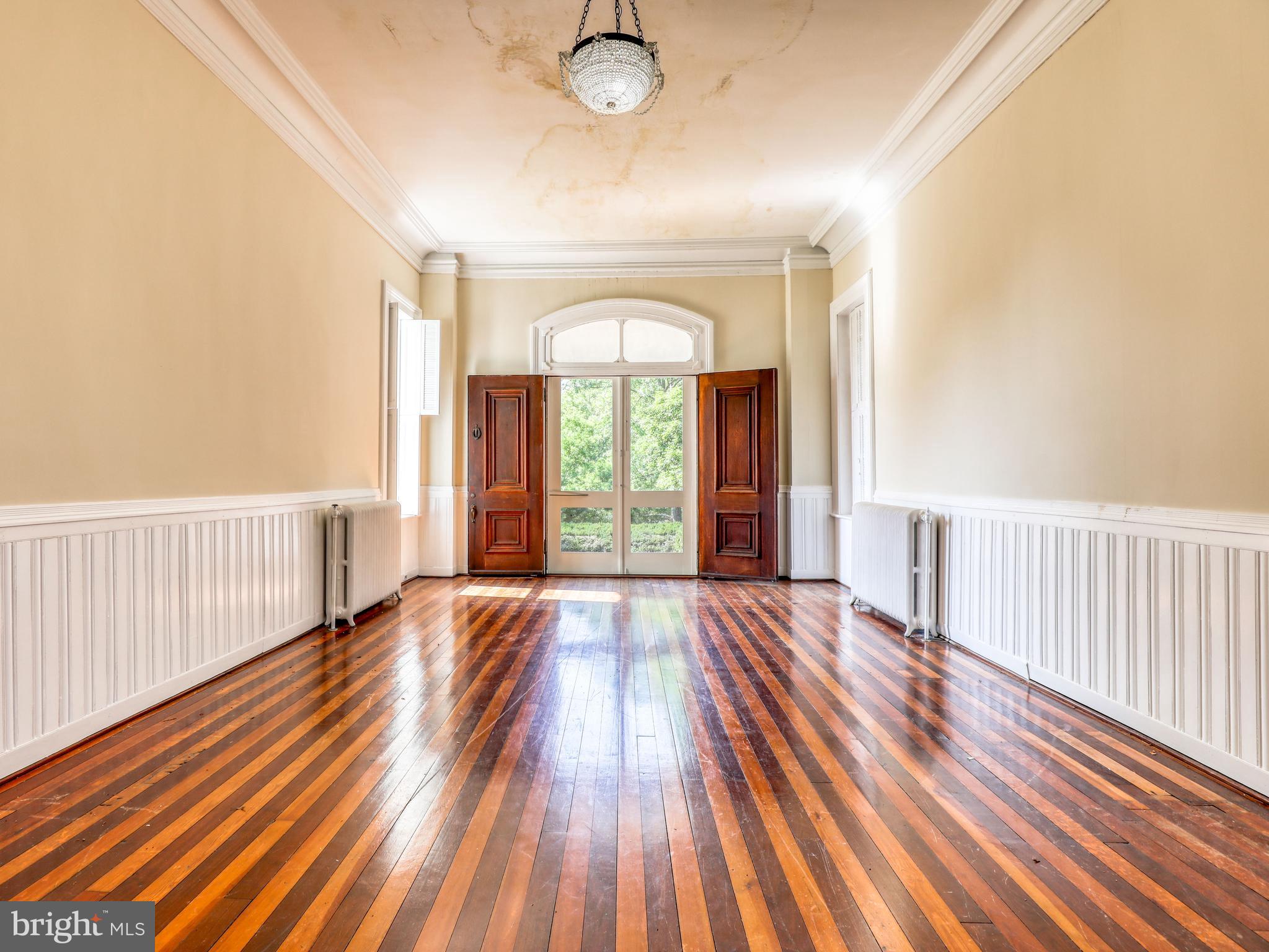 HISTORIC DOWNTOWN WINCHESTER - Residential