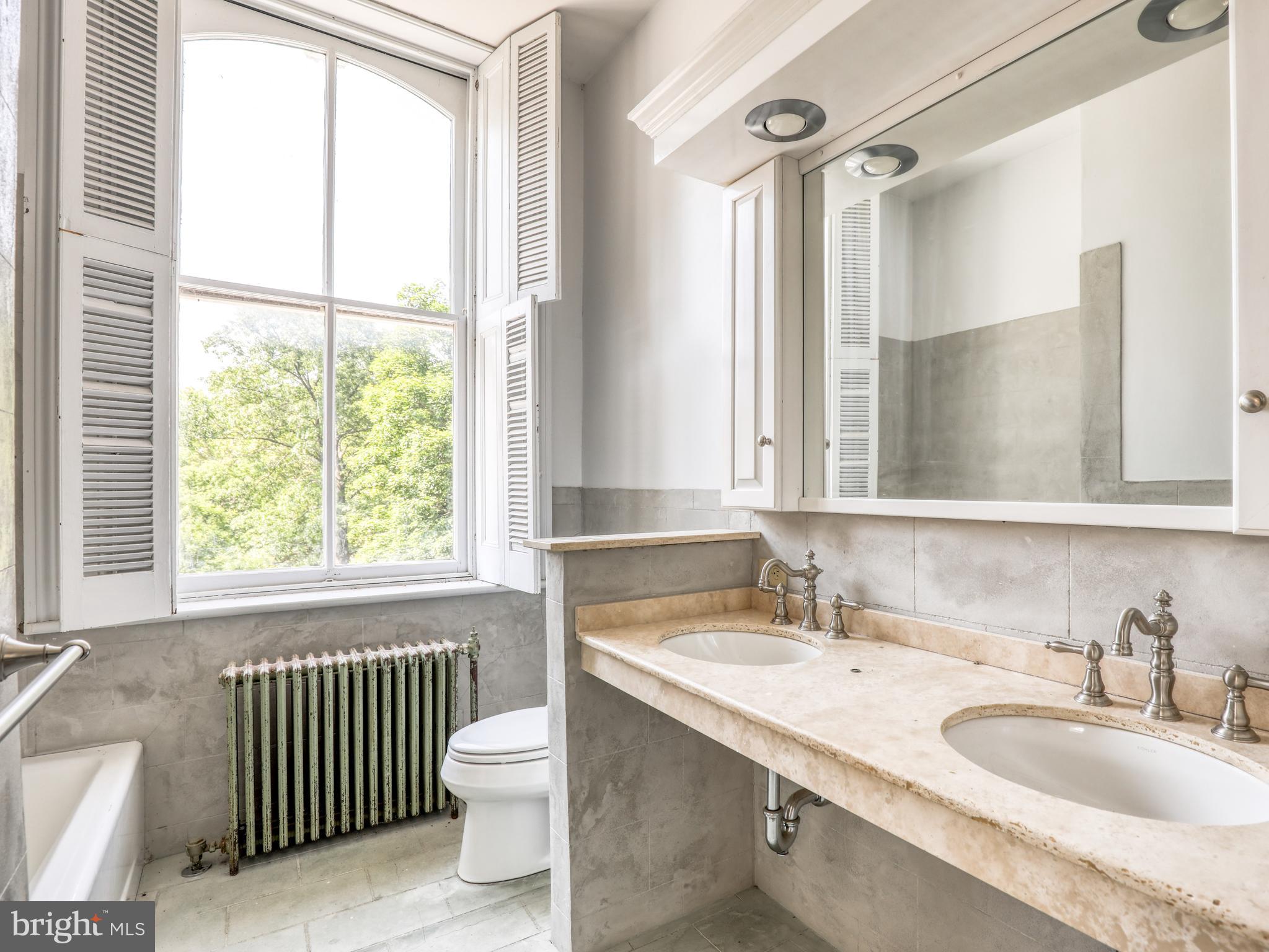 HISTORIC DOWNTOWN WINCHESTER - Residential