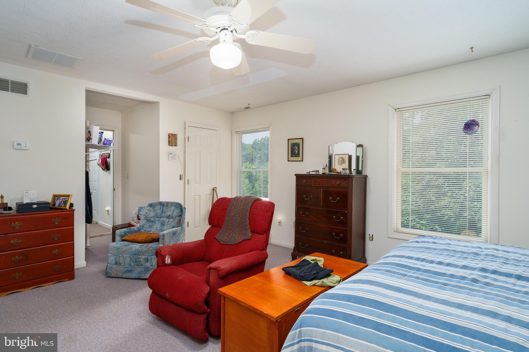 COUNTRY ACRES - Residential